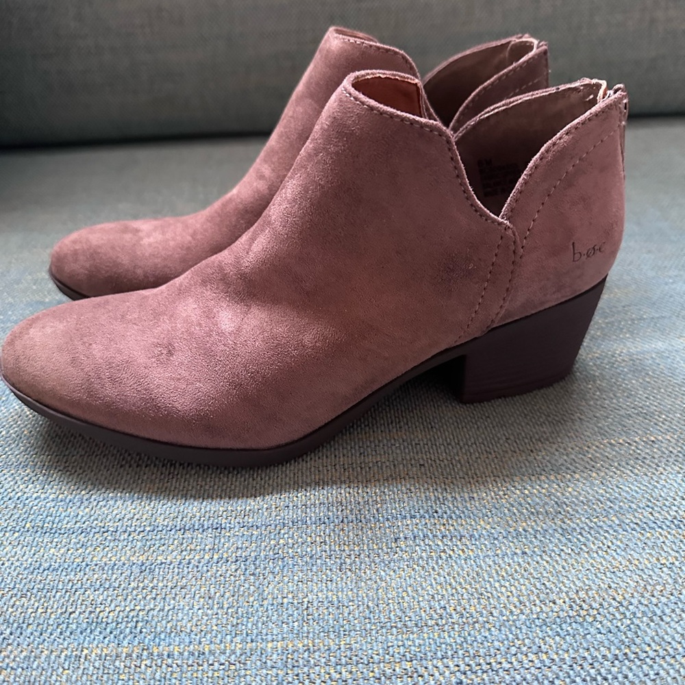 b.o.c. Women's Ankle Boots - Mauve Suede